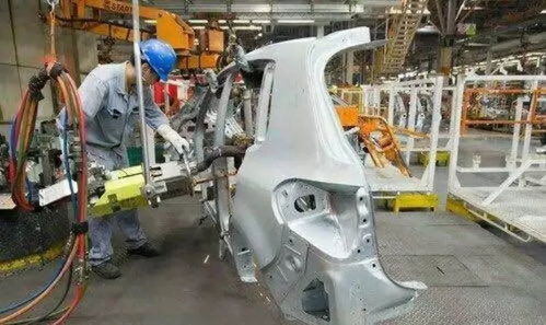 走進上汽大眾 探訪汽車工廠，感受精益造車的智慧與魅力